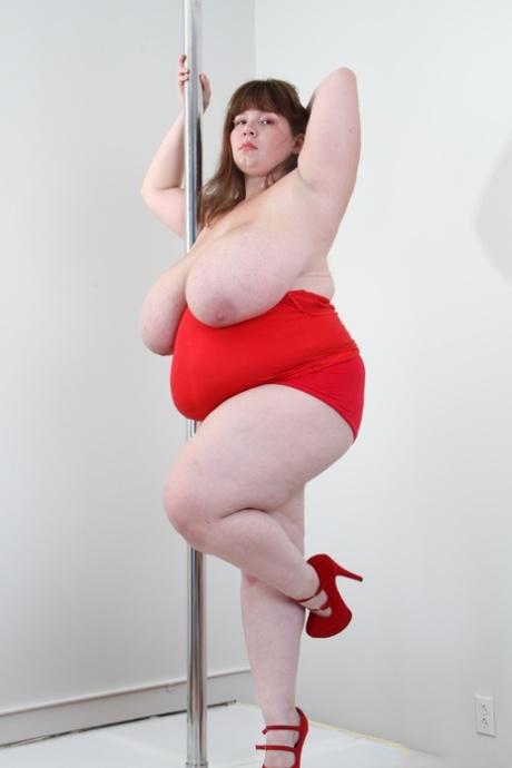 SSBBW Lexxxi Lux gets naked on a stripper platform after a POV blowjob