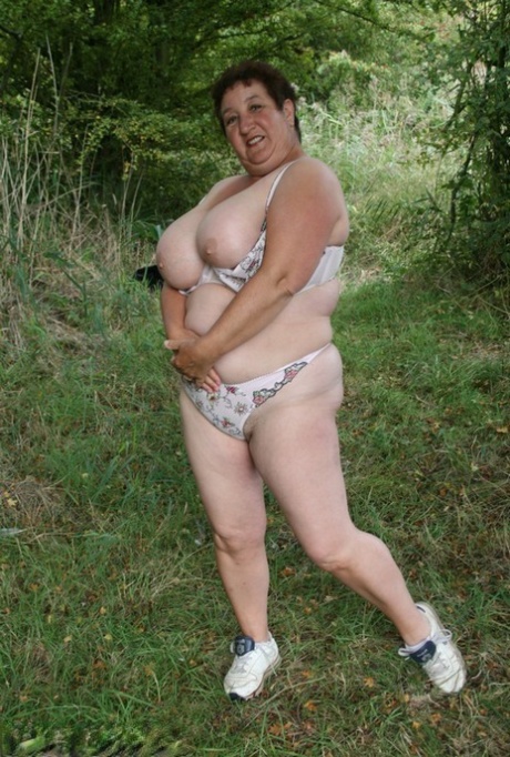 Fat older woman Kinky Carol uncups her big tits before sliding a thong aside