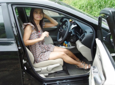 Lana Outsidecar enjoys masturbating on her boyfriends hot car
