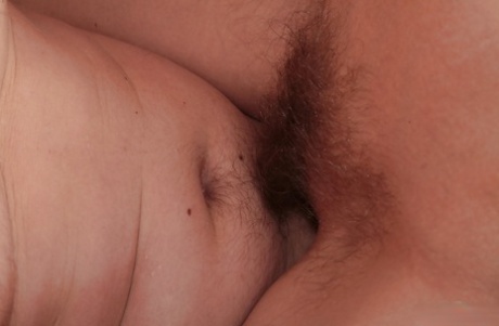 Close ups of over 30 mom Loredana licking balls and giving a blowjob