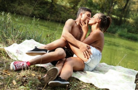 Naomi Bennet and her perky teen tits aid in pleasing bf during lakeside fuck
