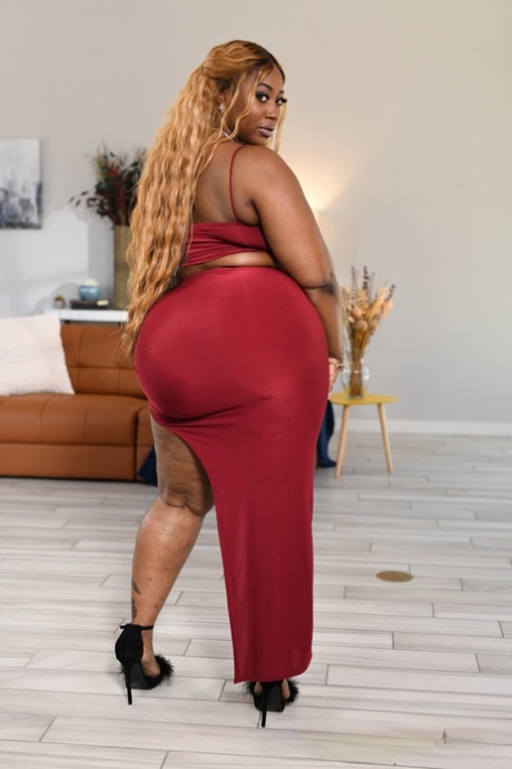 Blonde ebony Victoria Cakes flaunts her fat ass and big tits in a solo
