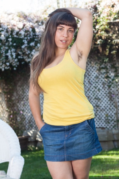 Chubby brunette Mercedez shows her hairy armpits and stretches her hairy bush
