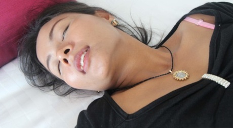 Thai first timer bangs a Farang without protection after a beach meetup