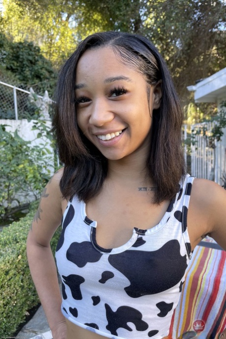 Ebony cutie Alicia Reign shows her shaved pussy with a tampon in it up close