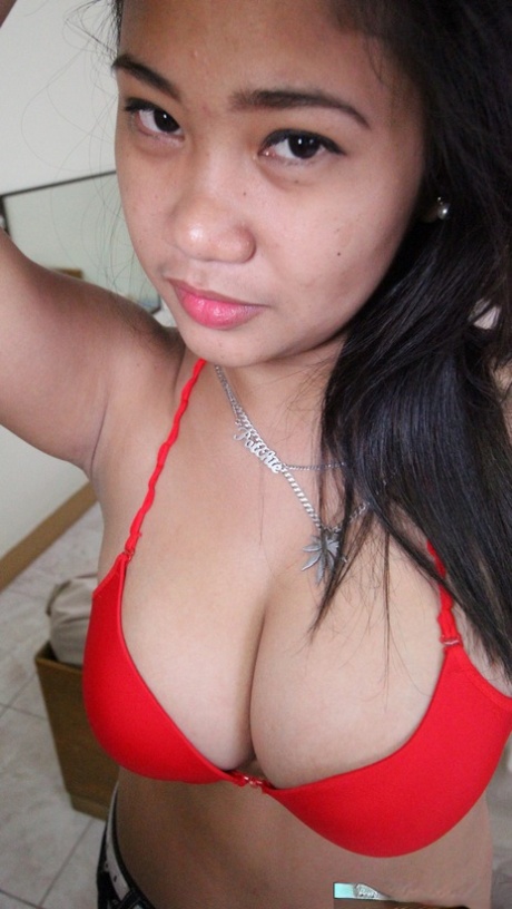 Chubby Asian babe Potchie shows her big juicy tits and enjoys a POV fuck