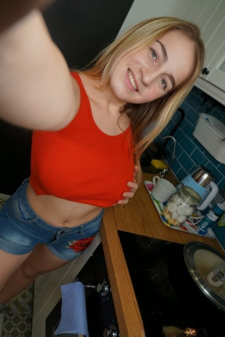 Gorgeous amateur blonde exposing her natural tits and round ass in a solo
