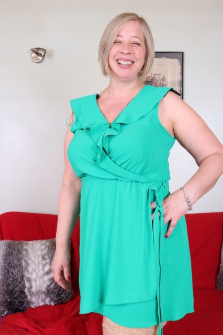 Charming fat Israeli lady Shooting Star strips and screws her toyboy